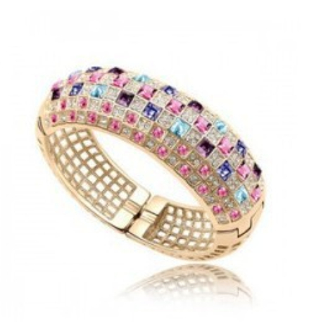 590 Luxurious crystal bracelet