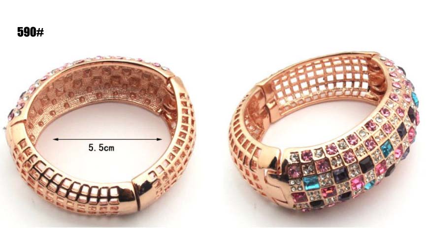 590 Luxurious crystal bracelet